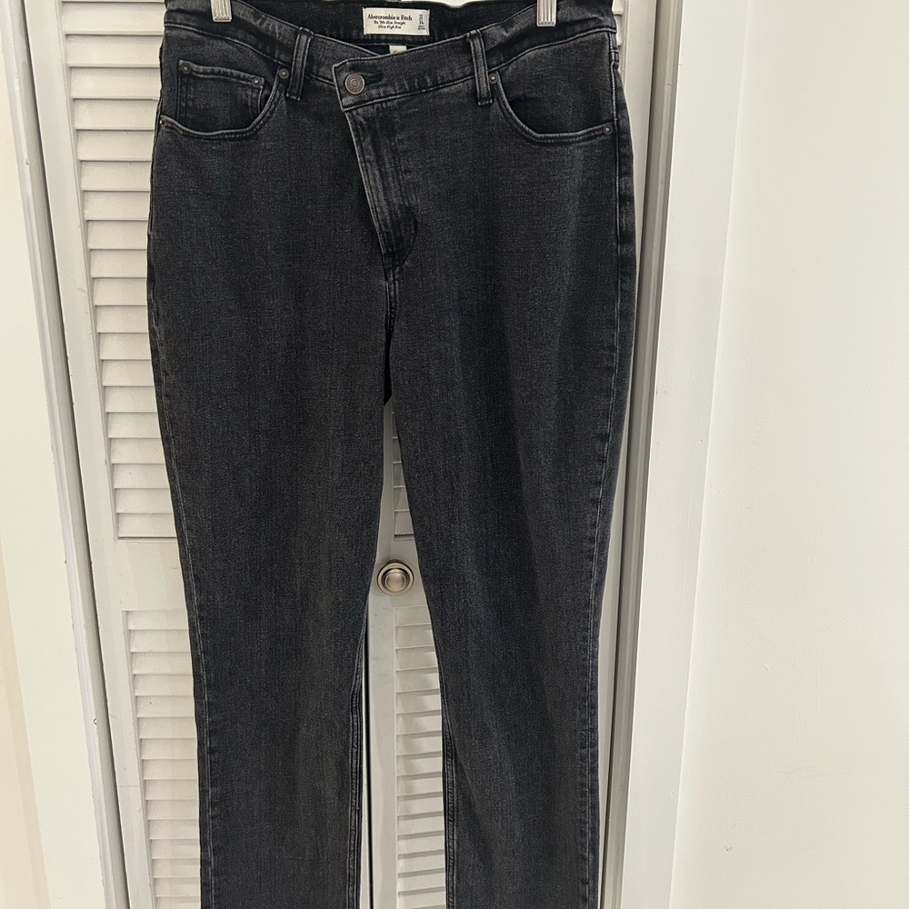 Abercrombie & Fitch Women’s Straight Leg Jeans - Washed Black